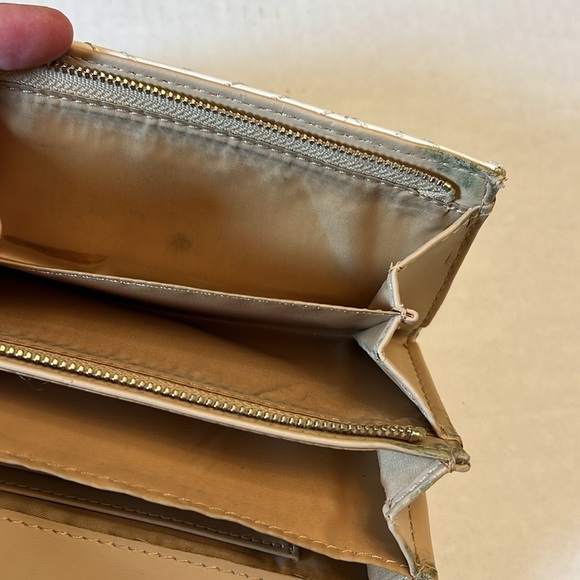 GUESS QUILTED WHITE WALLET - Picture 11 of 16